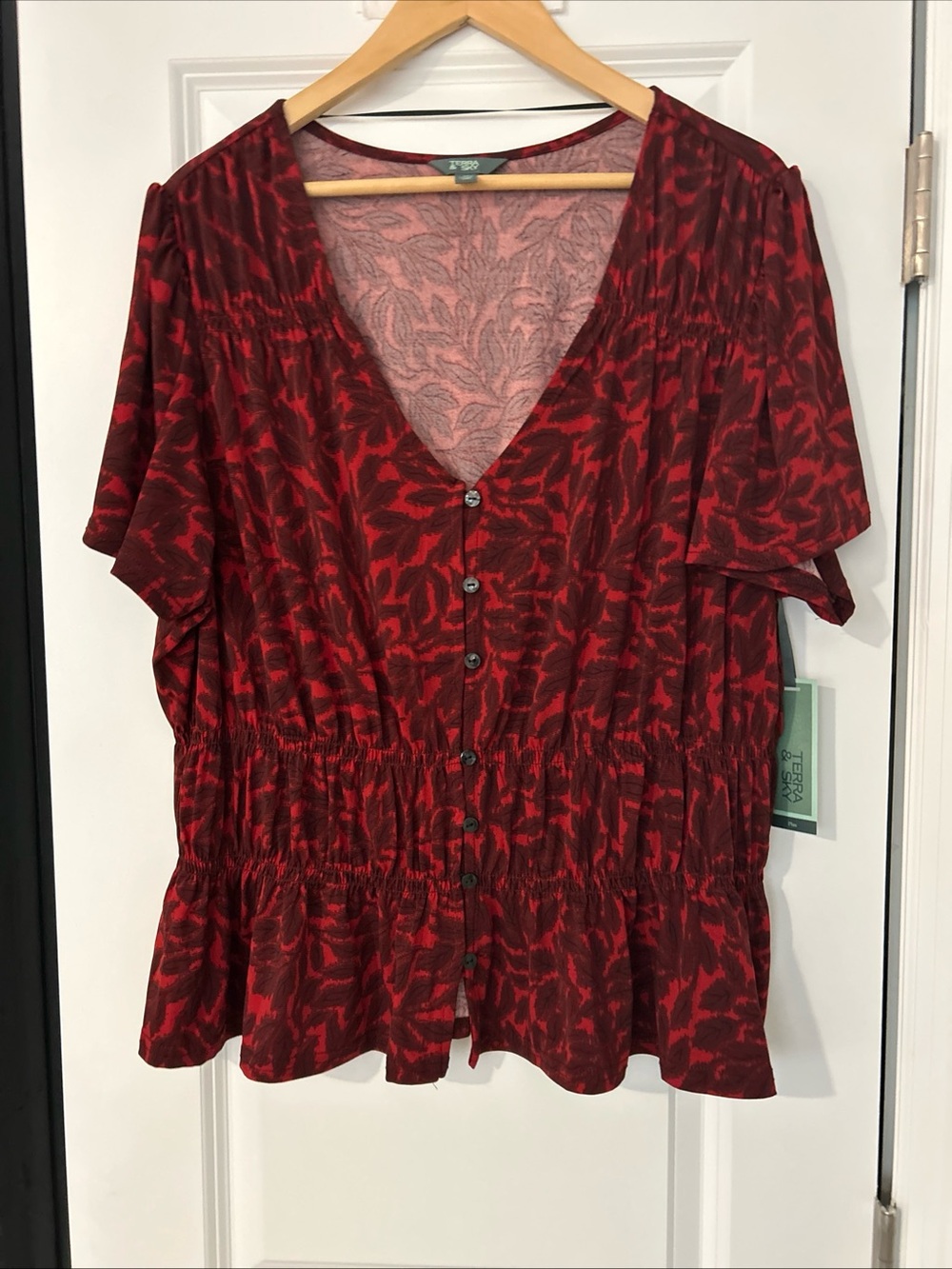 Terra & Sky Women's Femme Flutter Smocked Top, Size 2x- NWT- Red W/ Leaves